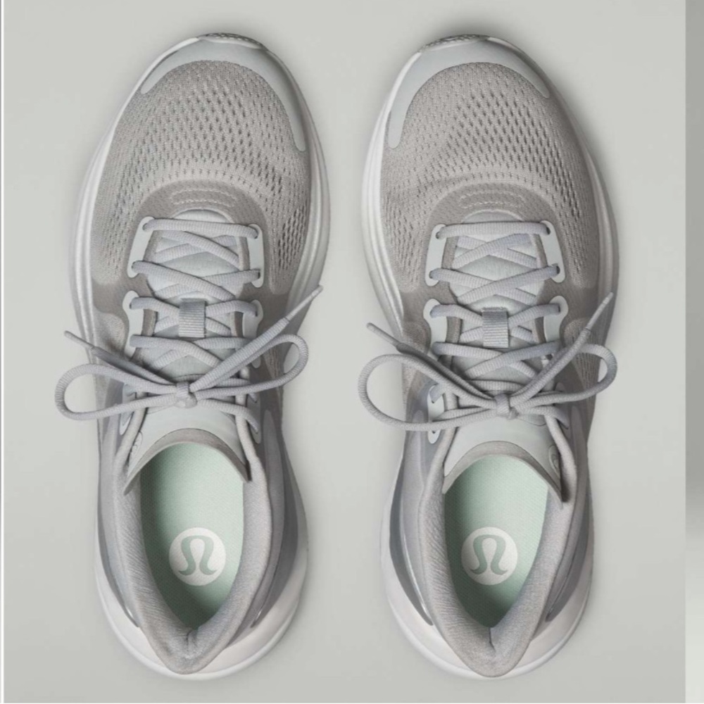 Lululemon Blissfeel Womens Running Shoe
Silver Drop / Silver Drop / Alpine White